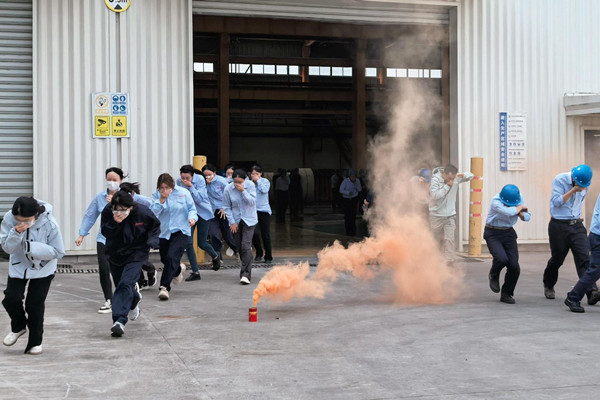 實(shí)戰(zhàn)練兵!公司組織員工開展消防實(shí)操演練